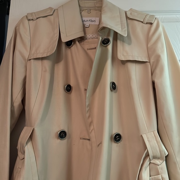 NWOT Calvin Klein rain coat. Beige, size XS, removable belt, pockets. - Picture 2 of 5